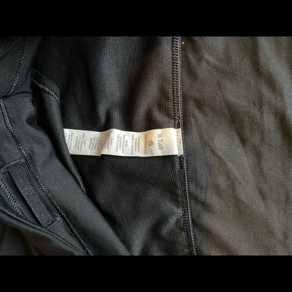 Lululemon size 8, 4” speed up shorts - Picture 3 of 4